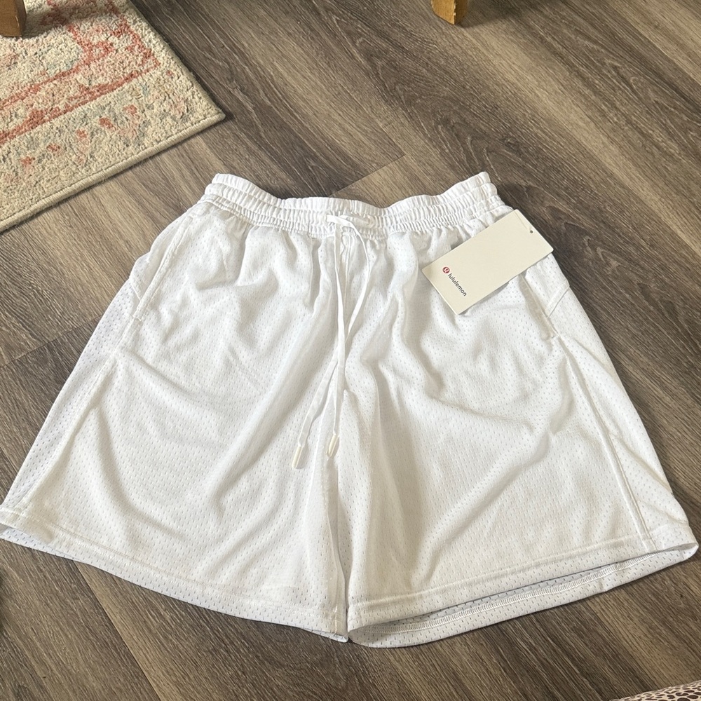 Lululemon White Relaxed Fit Mesh Training Shorts 8” Size 6 Basketball